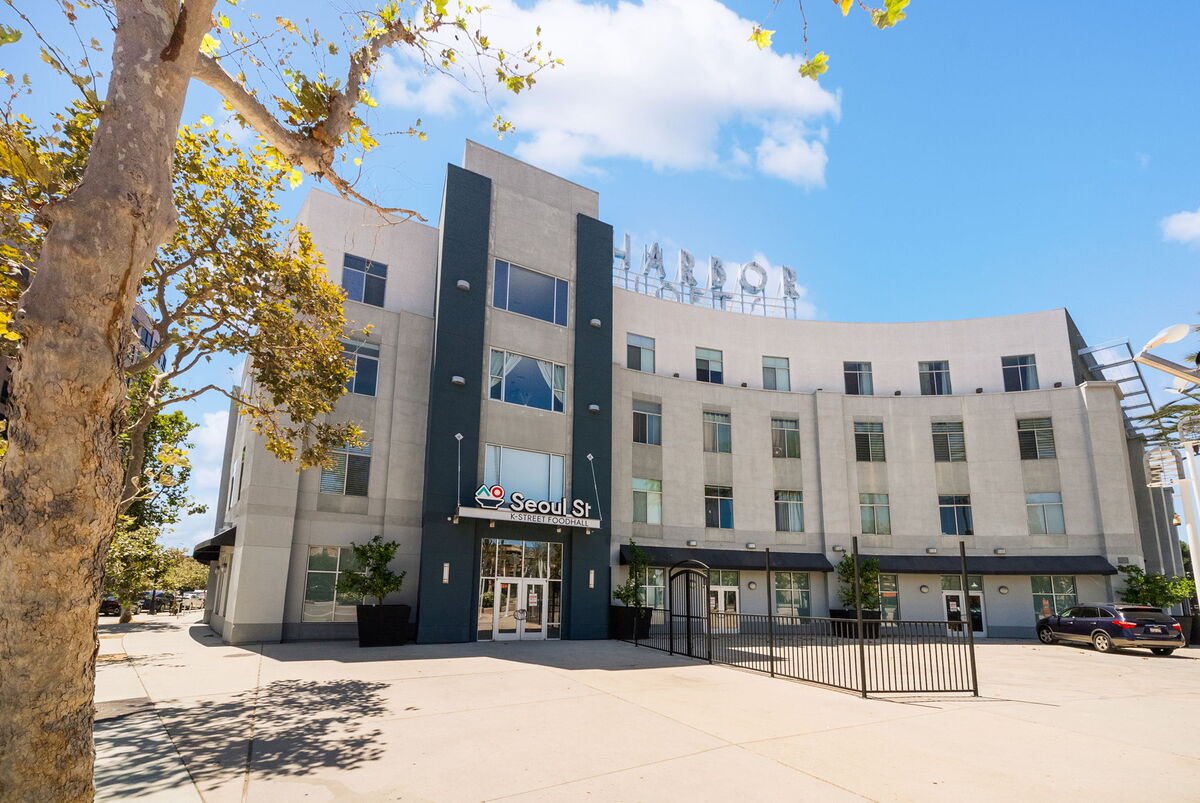 Curved Harbor Lofts facade