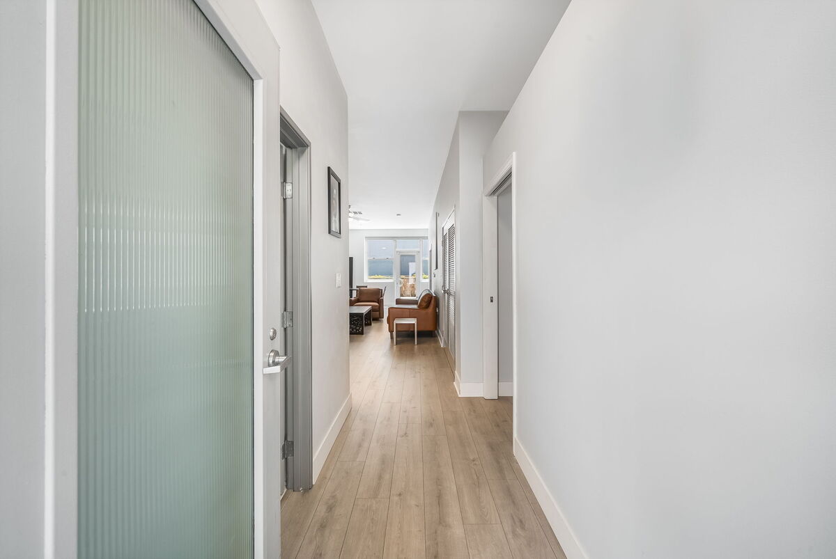 Entry hall into the living space